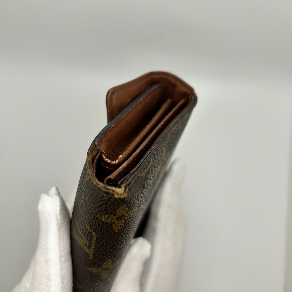 Authentic Louis Vuitton wallet
Comes with original box and dust bag - Picture 10 of 16